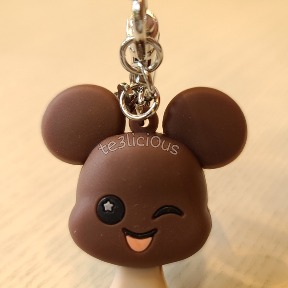 DISNEY PARKS WISHABLES ICE CREAM BAR KEYCHAIN - Picture 3 of 8